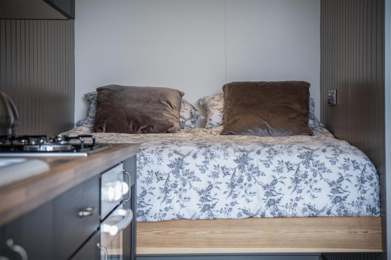 Cabin In The Woods - 1 Bedroom Lodge - Kilgetty Stepaside  Εξωτερικό φωτογραφία